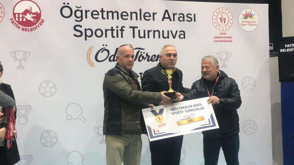 Öğretmen Futbol Takımız Fatih İlçe Üçüncüsü Oldu..Tebrikler..